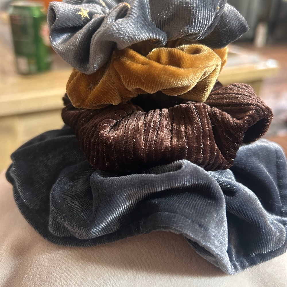 Velvet Hair Scrunchies Set 4pc never used
